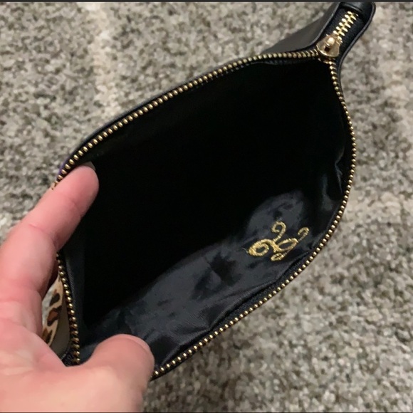 Ladies leopard clutch bag - Picture 2 of 2